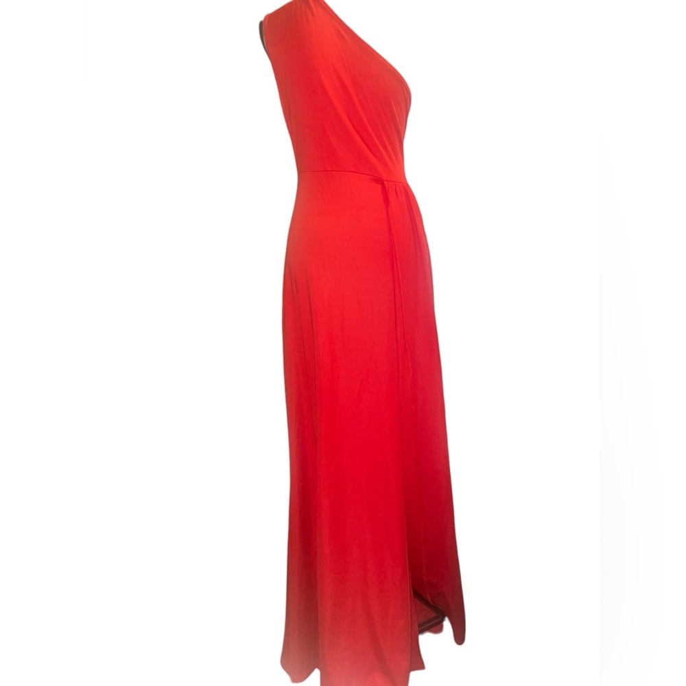 Red gown - Picture 2 of 3